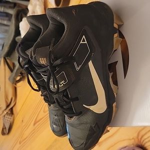 boys baseball cleats